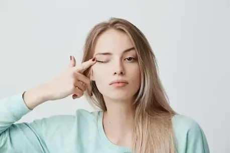 How to Remove Contact Lenses Without Touching Your Eyes: Safe & Easy Guide
